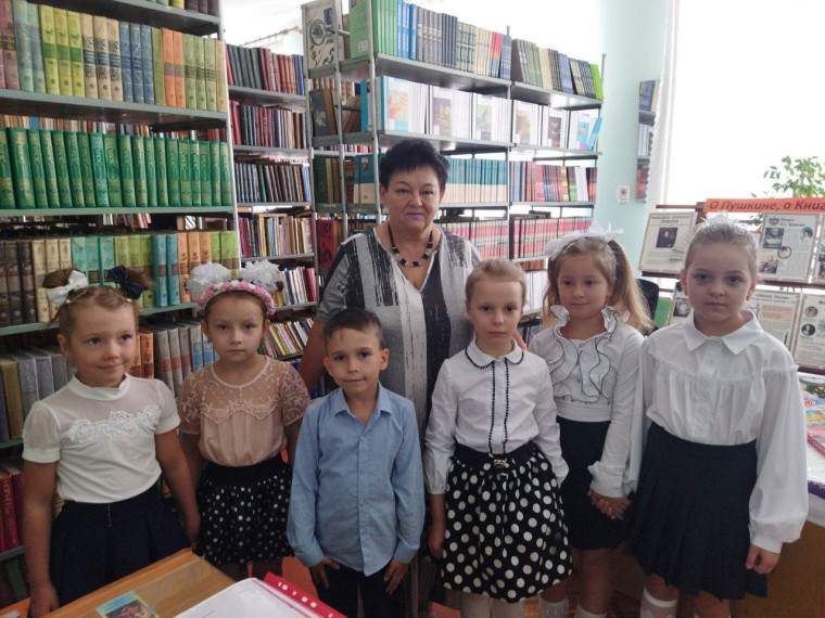 Экскурсия в библиотеку «Книга — к мудрости ступенька».
